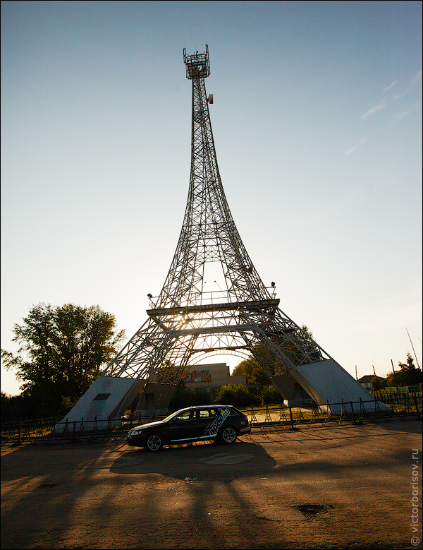Эйфелева башня в Париже.