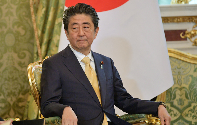 СМИ: Абэ готов на мирный договор с РФ при гарантии передачи Шикотана и островов Хабомаи