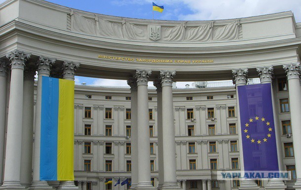 МИД Украины разъяснило порядок поездок в Крым