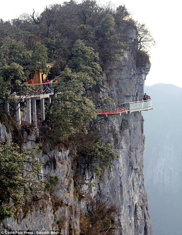 Тропа на склоне горы Tianmen