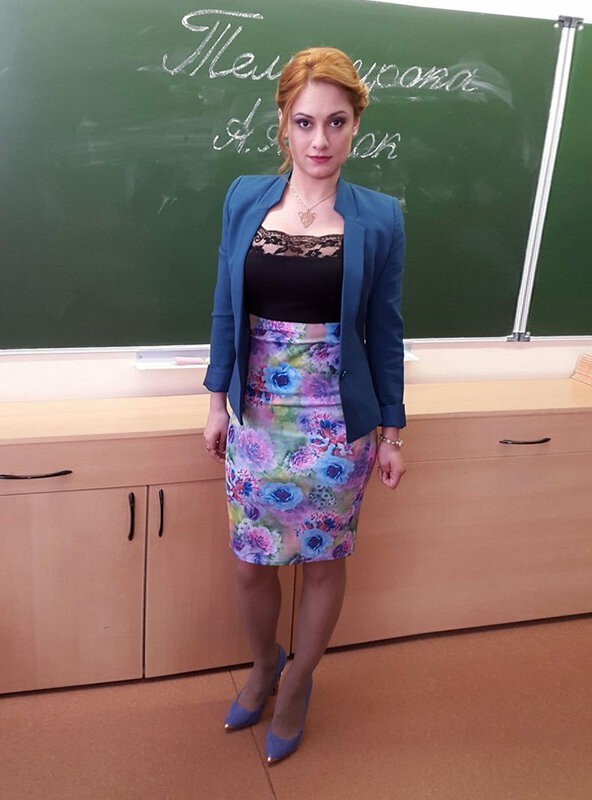 Учительница Анна Леонидовна расслабляется голой - порно фото
