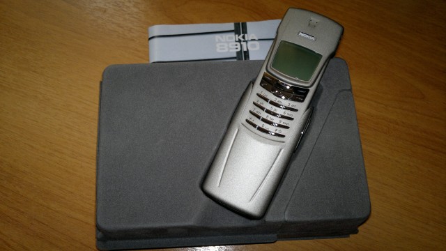 Nokia 8910 Natural Titanium