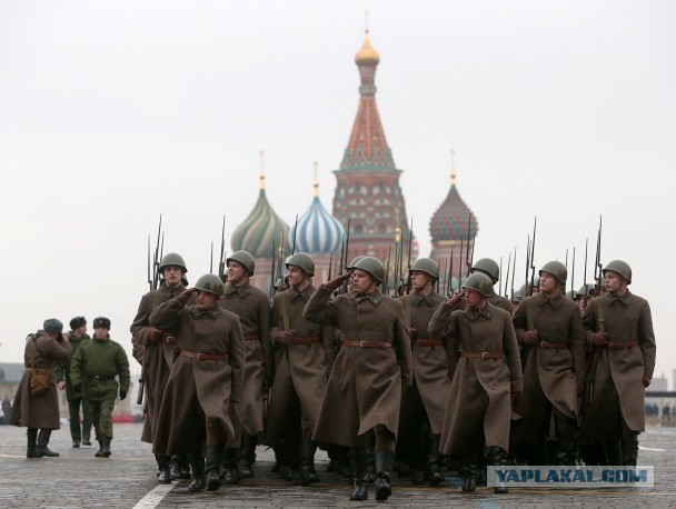 В Москве прошел торжественный марш в честь парада 7 ноября 1941 года