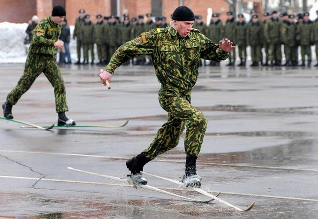 Стою на асфальте я в лыжи обутый (с)