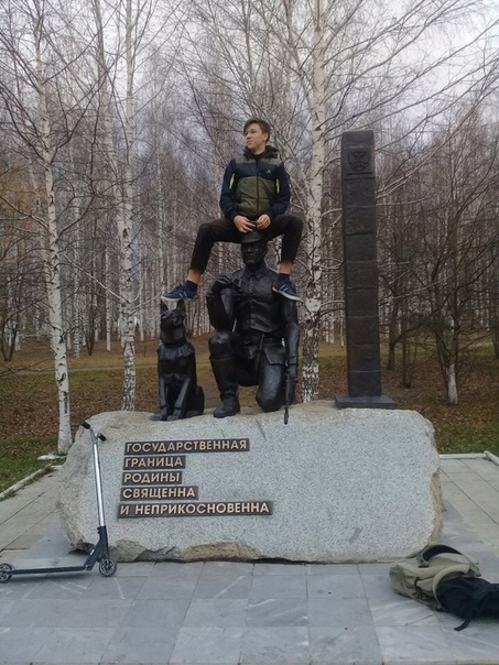 Сын полицейского с друзьями осквернил памятник российским пограничникам