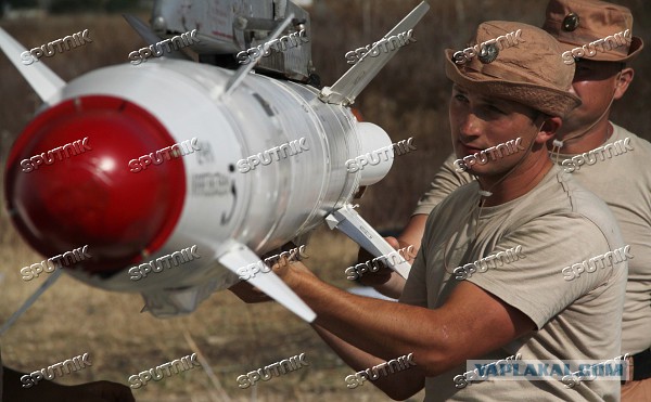 Полуторатонная бомба уничтожила в Сирии бункер боевиков