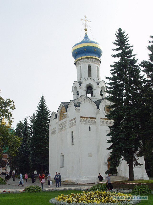 Троице-Сергиева лавра в цвете