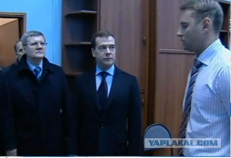 Медведев придумал, как попасть на вокзал