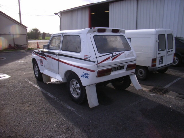 На аукцион выставили уникальную "дакаровскую" Lada Niva 1979