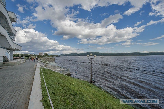 Всё, вода уходит! А вместе с нею печаль, разруха..