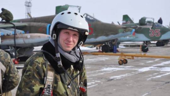 Путин вручил Звезду Героя родителям и вдове погибшего в Сирии летчика