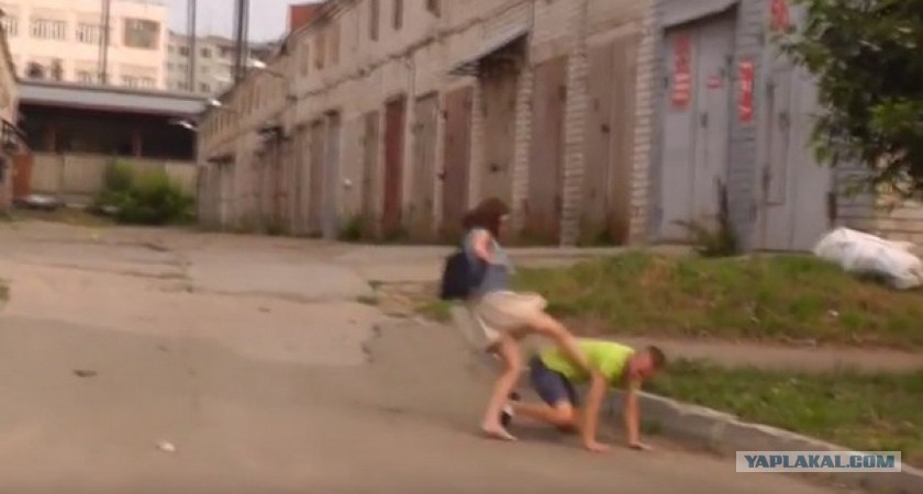Женщину Раздели Фото