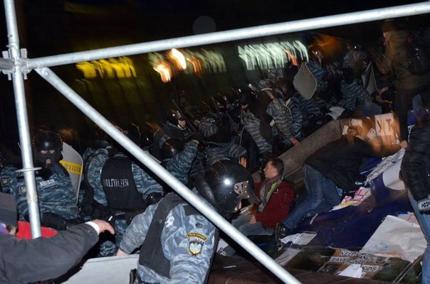 Спецназ сегодня ночью разогнал Евромайдан 
