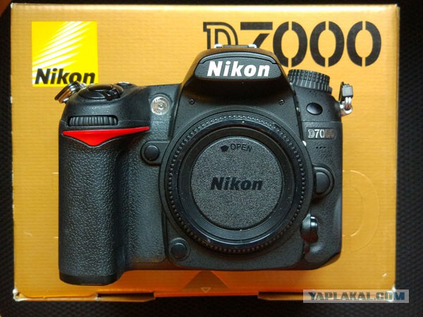 Полный комплект Nikon D7000 body продам в Мск