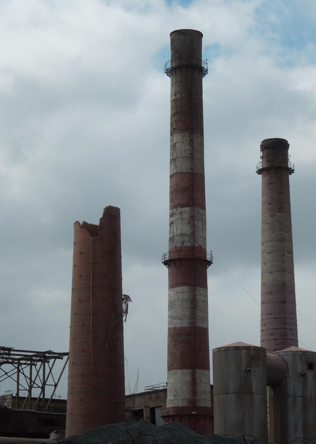 Снос трубы на красноярском цементном заводе закончился трагедией. Один человек погиб