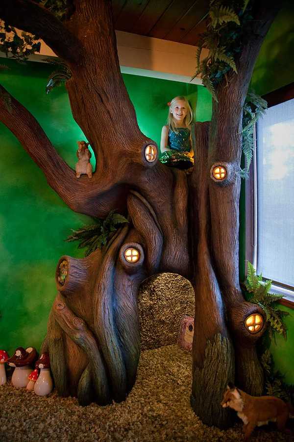 Любящий отец за 18 месяцев создал волшебное дерево в спальне дочери