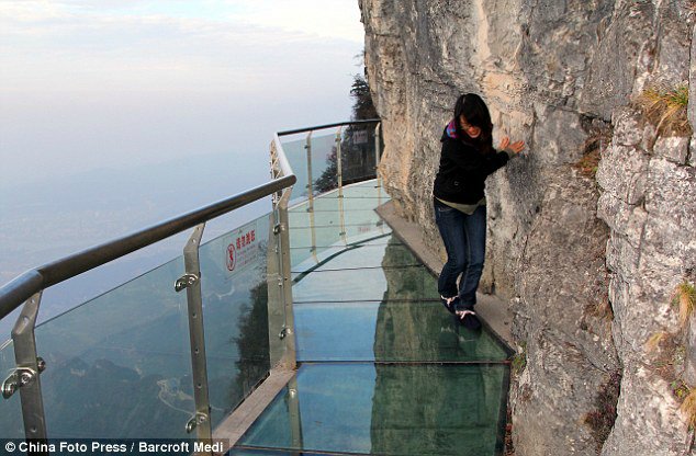 Тропа на склоне горы Tianmen