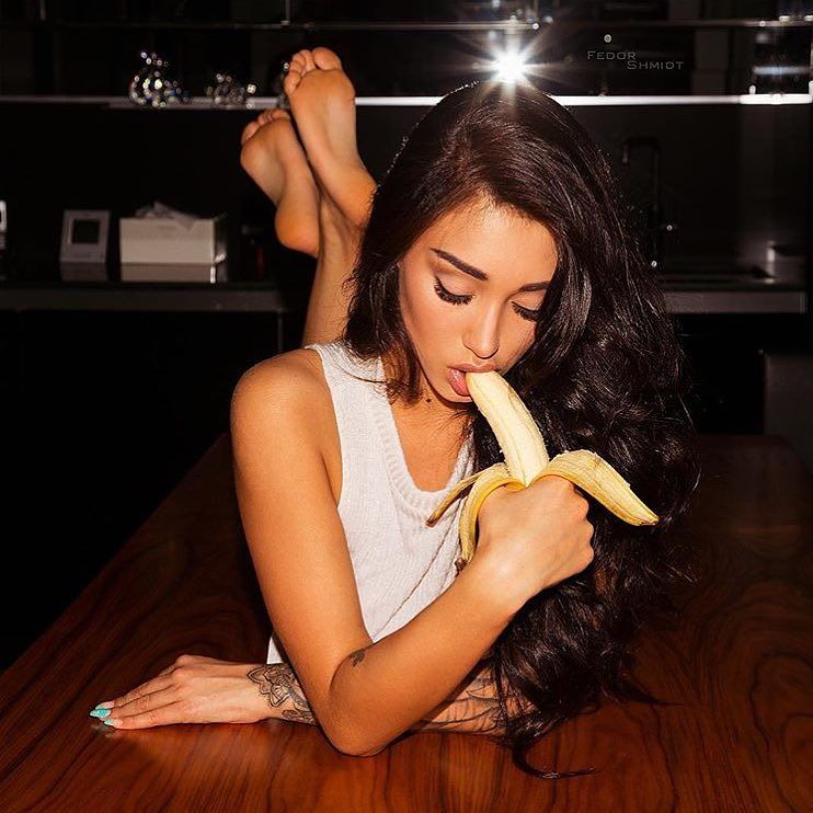 Crazy bitch dropped banana from fan photo