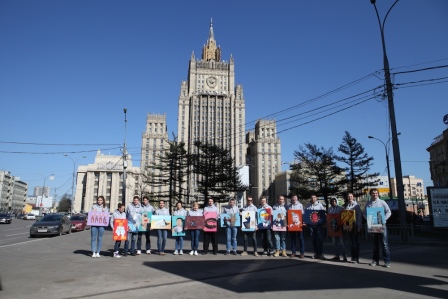 Художники в центре Москвы представили свой взгляд