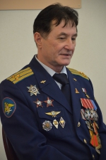Владимир Путин присвоил звание Героя России офицеру-афганцу, в 1987 году захватившему "Стингер"