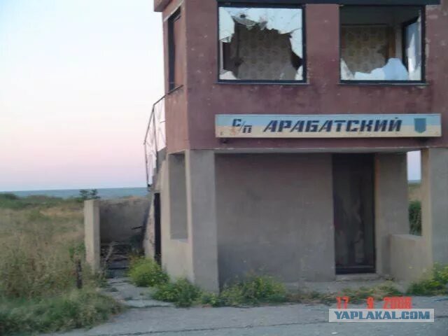 Продам домик и 4 сотки земли Щелкино, Крым
