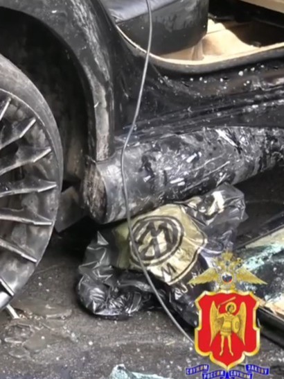 BMW на огромной скорости врезалась в заправку в Донецке.