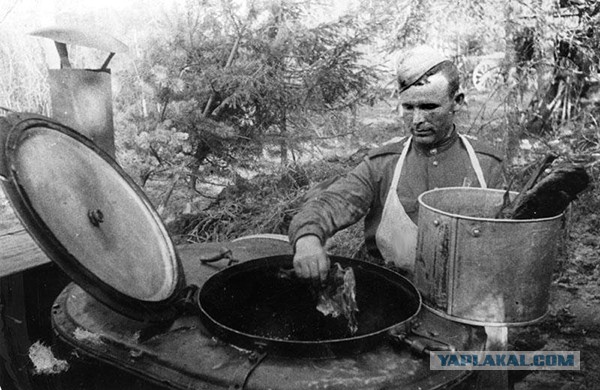 Еда на фронте и в тылу: чем питались, как и из чего готовили в ВОВ