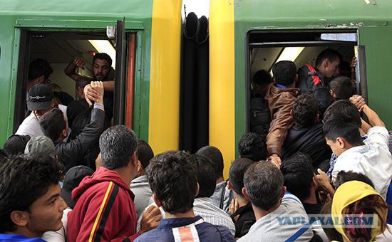 Мигранты взяли штурмом вокзал в Будапеште