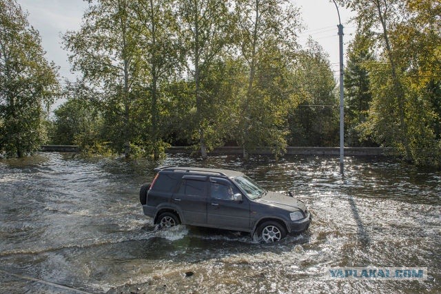 Всё, вода уходит! А вместе с нею печаль, разруха..