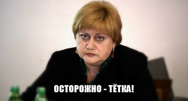 «Аномалией поигрались и выбросили»: в Волгограде в подъезде нашли кошку с врождённым уродством