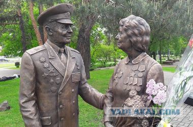 В Киеве открыли памятник ветеранам-фронтовикам