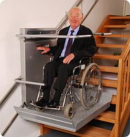 Лестница в кафе для инвалидов-колясочников
