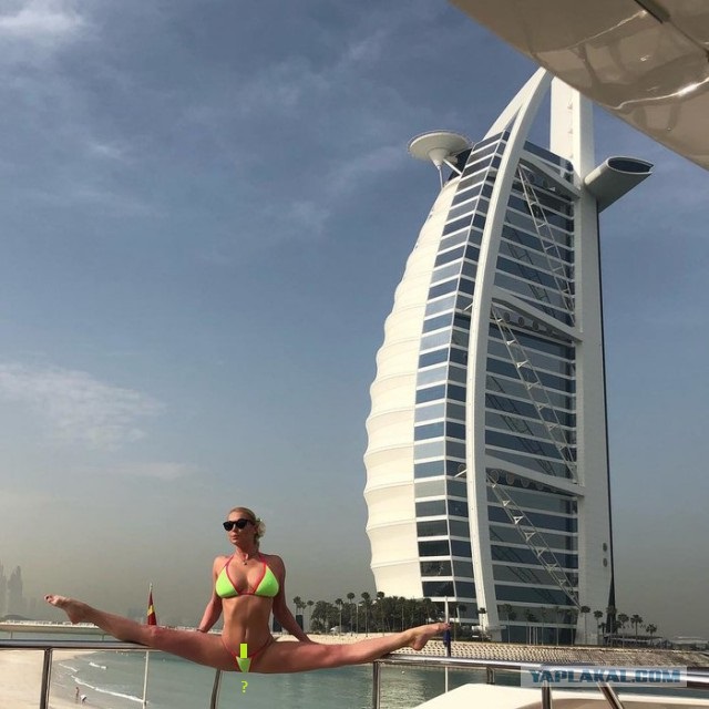 Слабонервным не смотреть: Анастасия Волочкова сделала шпагат на яхте в Дубае