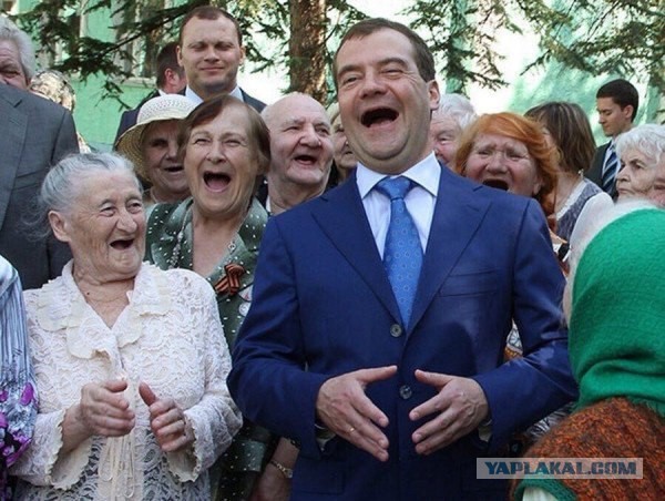 Медведев не исключил четырёхдневной рабочей недели в будущем: "Люди сгорают на работе"