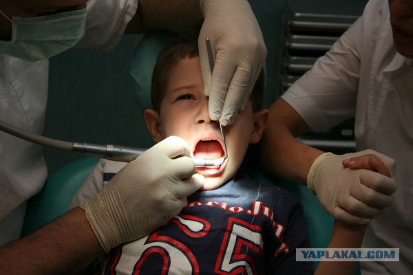 У этого дантиста свои методы работы с маленькими пациентами