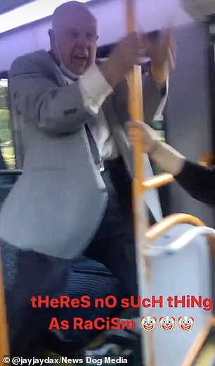 Двое чернокожих избили в лондонском автобусе пенсионера обозвавшего их «обезьянами»