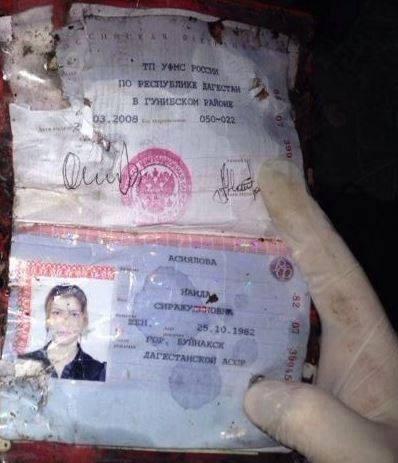 Паспорт террористки (2 фото)