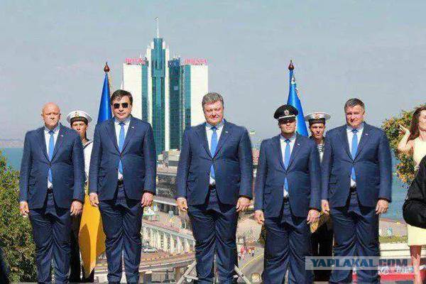 Нелепые штаны Саакашвили обсуждает весь мир