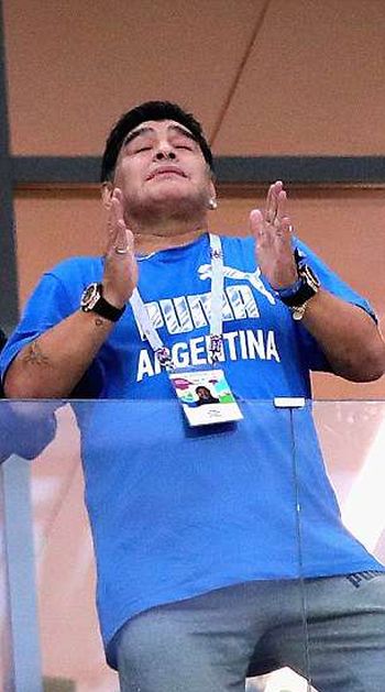 Зашкаливающие эмоции Диего Марадона во время всего матча Аргентина - Хорватия