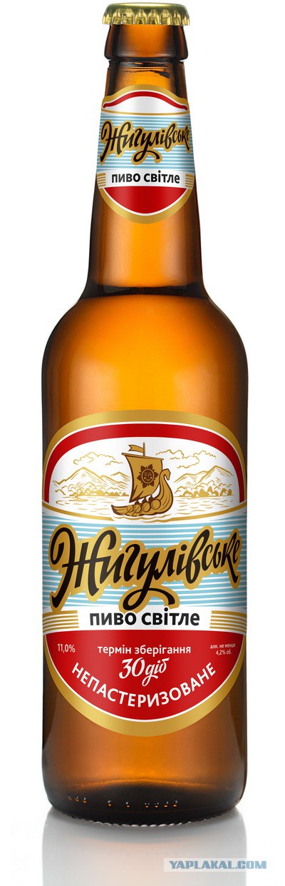 В Киеве перевернулась фура с пивом.