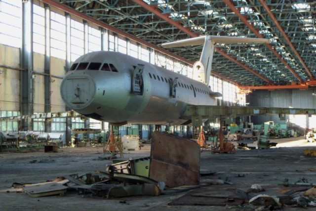 Самолет Sukhoi Superjet 100 совершил экстренную посадку в аэропорту Шереметьево после отказа двигателя. Лайнер вернулся в Москву