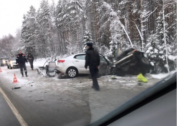 Девушка на Самаре вырулила на встречку. Убила себя, парня и остальных. Среди погибших - ребенок