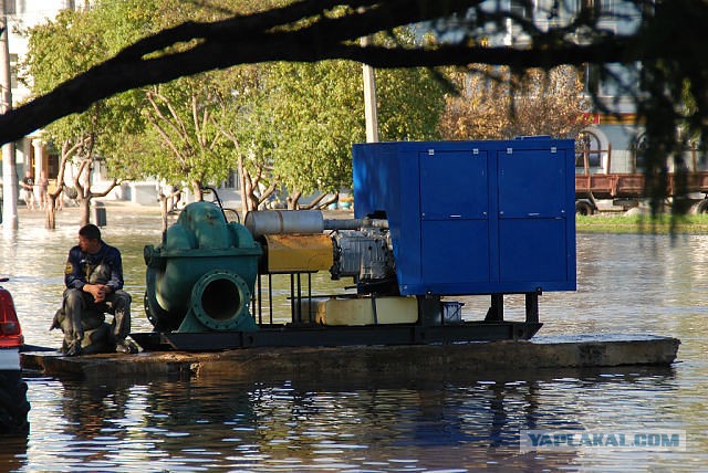 Всё, вода уходит! А вместе с нею печаль, разруха..