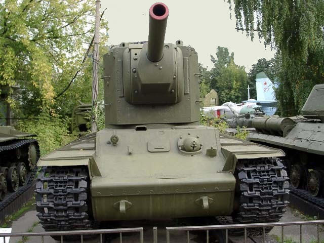«Тяжелый штурмовой танк КВ-2»