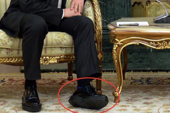 Почему у Медведева стул выше, чем у Шувалова