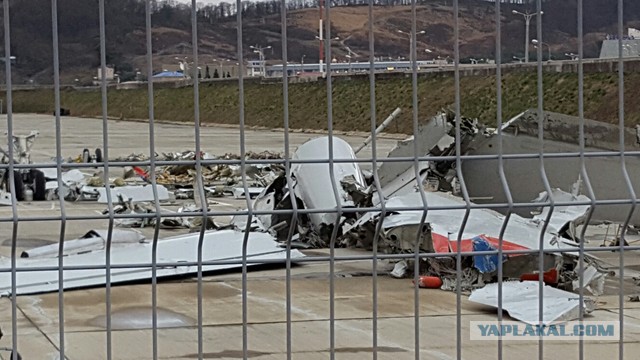 Выкладка найденных фрагментов разбившегося Ту-154