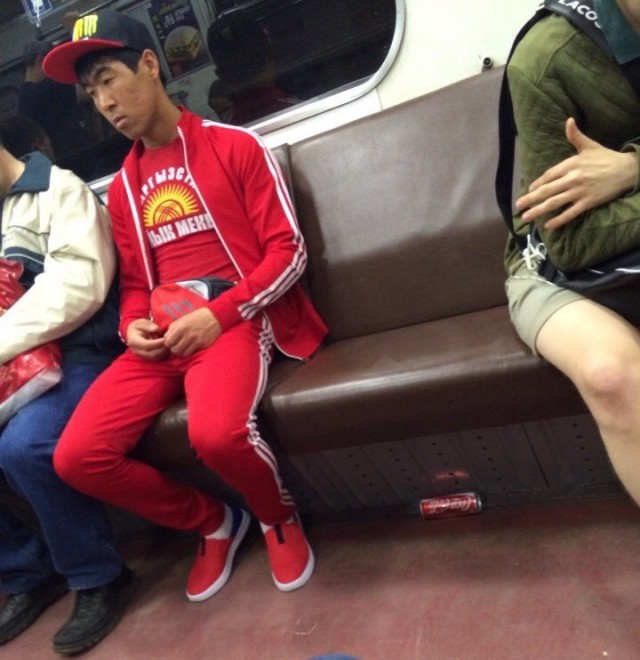 В нашем метро порой встречаются такие "модники" - закачаешься!
