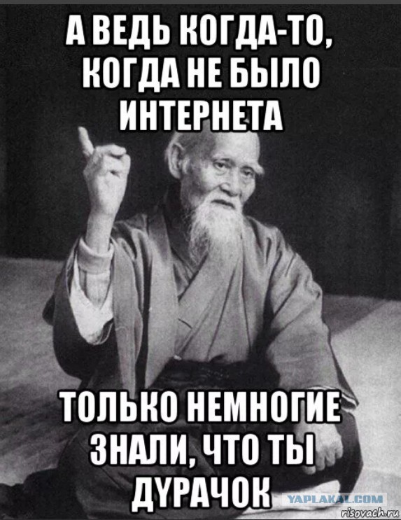 Любопытный дурачок исследует попу подружки секс игрушкой