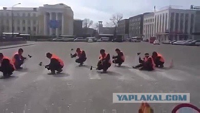 Житель Ростова, проиграв спор, вымыл пешеходный переход