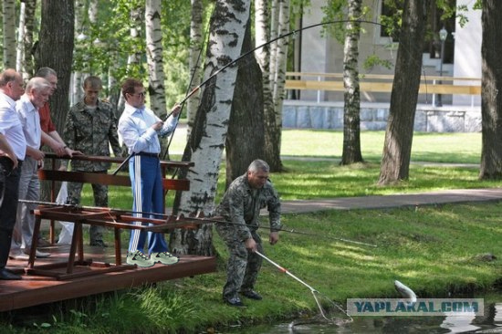 Медведев на рыбалке - как это было! (фото и видео)
